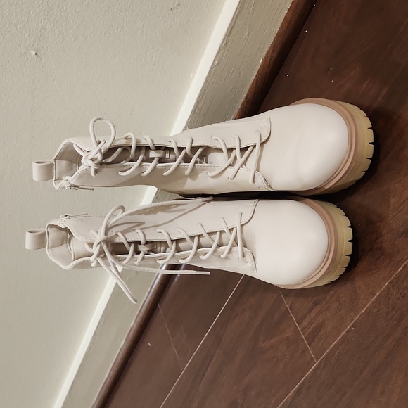 Dolce Vita Shoes - Women's Jaycob Lace-Up Platform Lug Booties